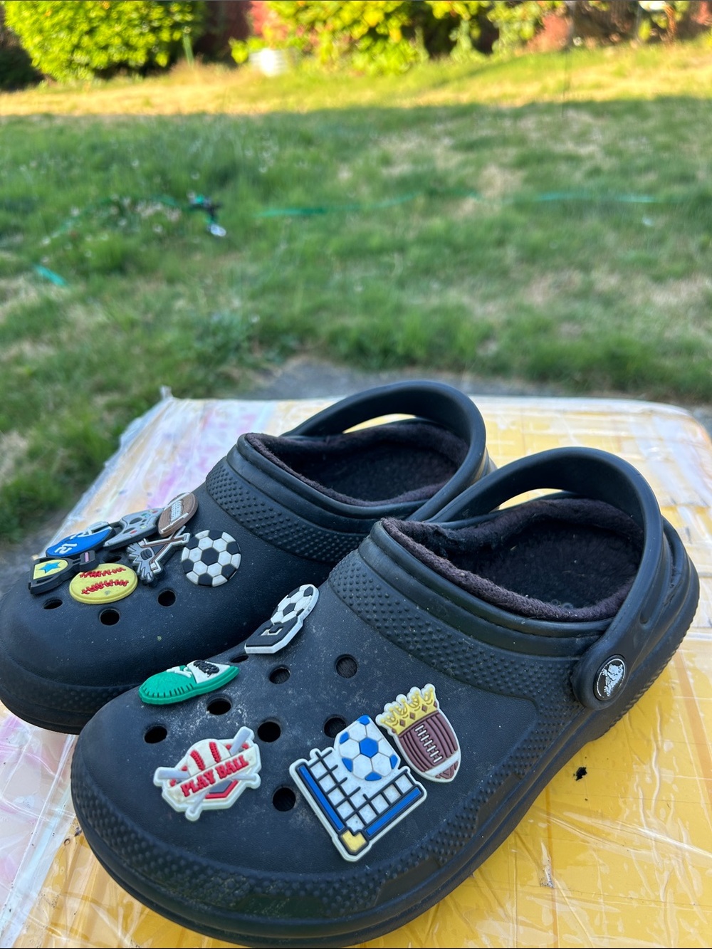 Crocs Unisex’s Black Clog Shoes with Soccer Charms Size M4,W6